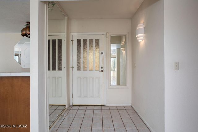 6090 E River Road, Tucson, AZ 85750