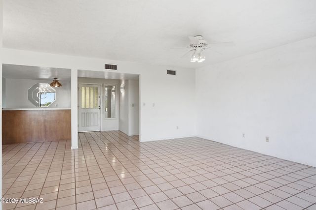 6090 E River Road, Tucson, AZ 85750