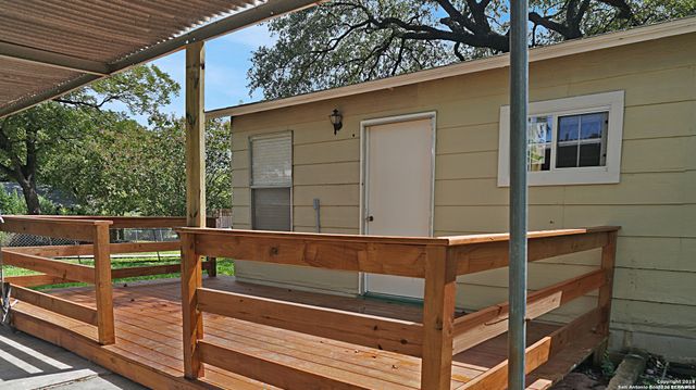 1506 WAVERLY AVE, San Antonio, TX 78201