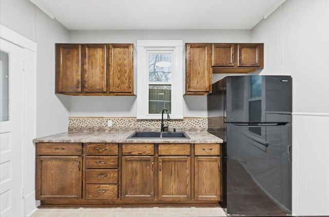 32 PARK Circle, Council Bluffs, IA 51503