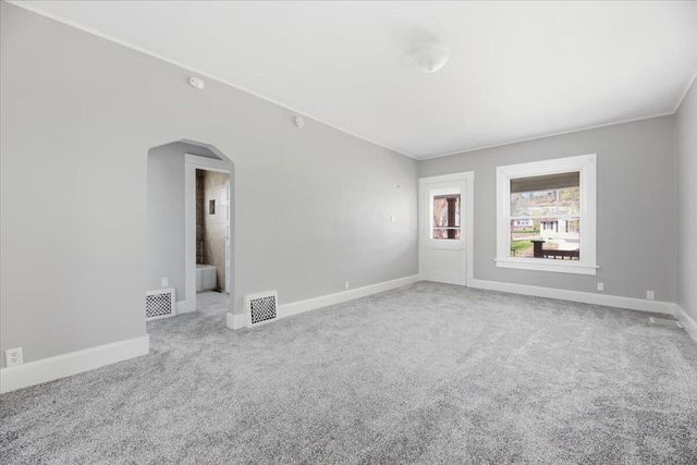 32 PARK Circle, Council Bluffs, IA 51503
