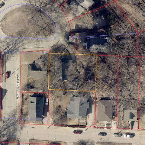 32 PARK Circle, Council Bluffs, IA 51503