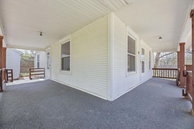 32 PARK Circle, Council Bluffs, IA 51503