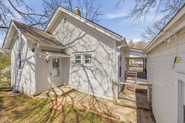 32 PARK Circle, Council Bluffs, IA 51503