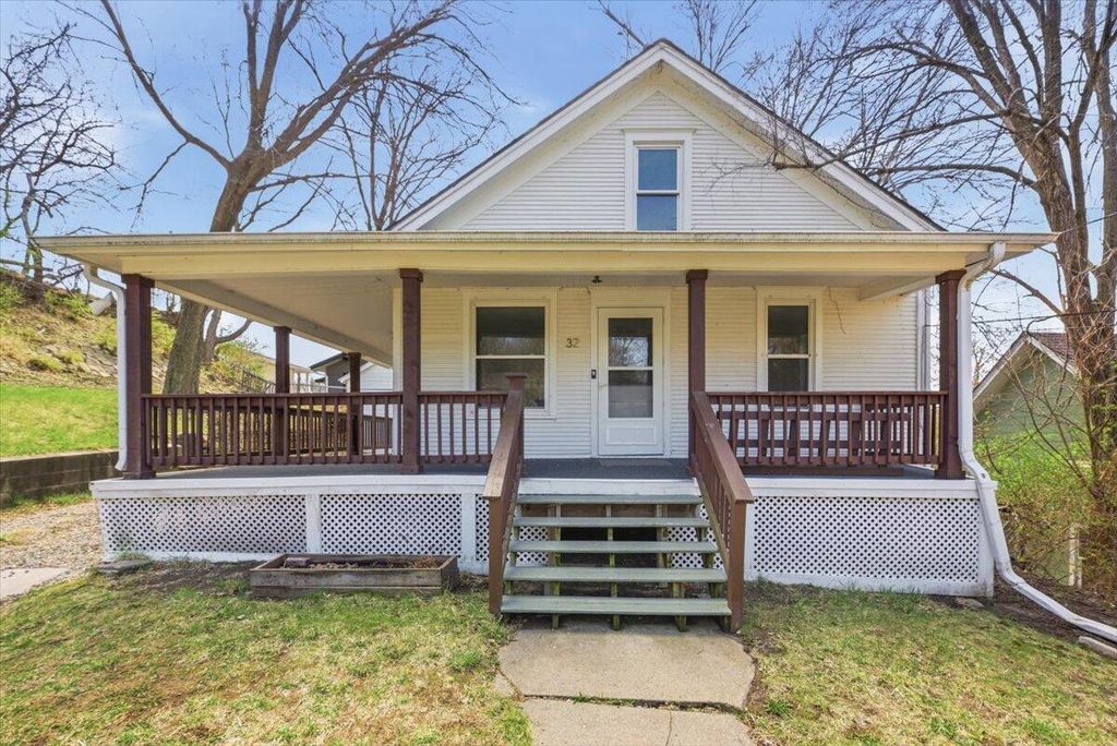 32 PARK Circle, Council Bluffs, IA 51503