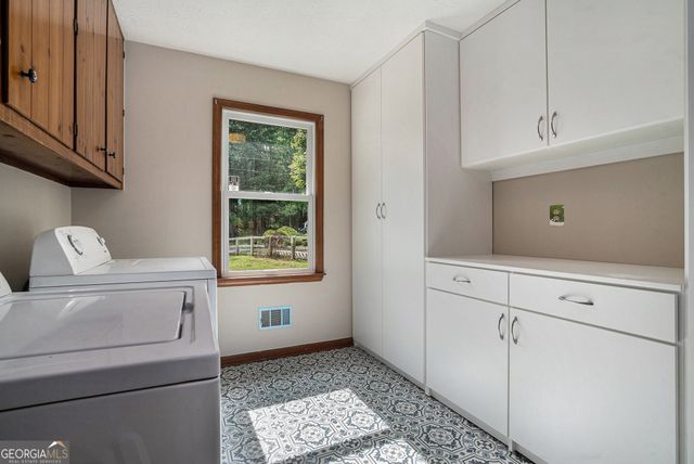 4390 Inns Brook Drive, Snellville, GA 30039