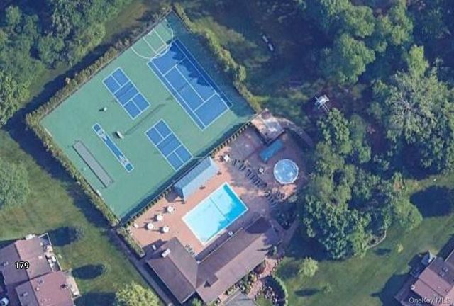 240 Pond View Lane, Smithtown, NY 11787