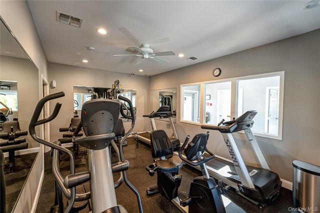 240 Pond View Lane, Smithtown, NY 11787