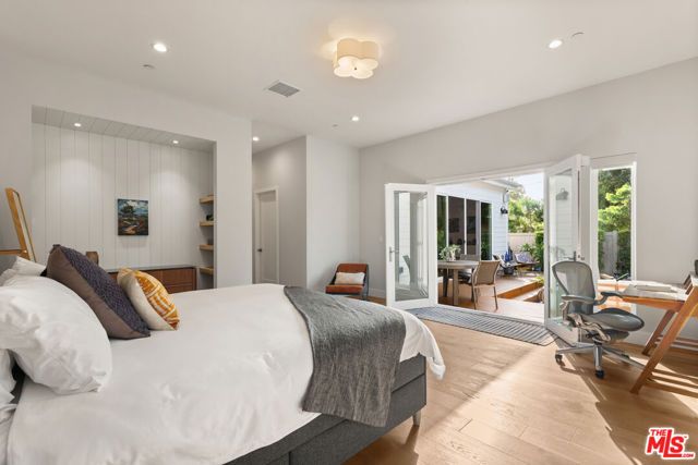 5501 W 76th Street, Los Angeles, CA 90045
