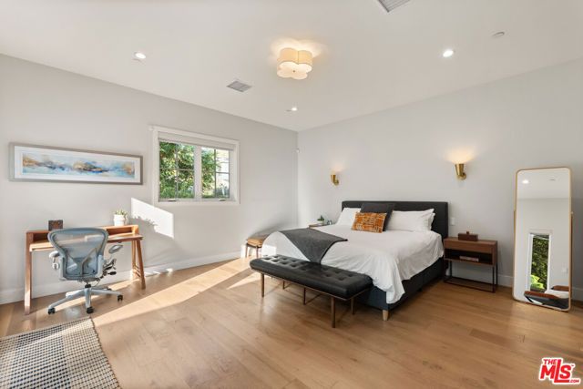 5501 W 76th Street, Los Angeles, CA 90045