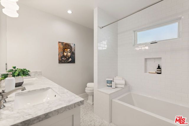 5501 W 76th Street, Los Angeles, CA 90045