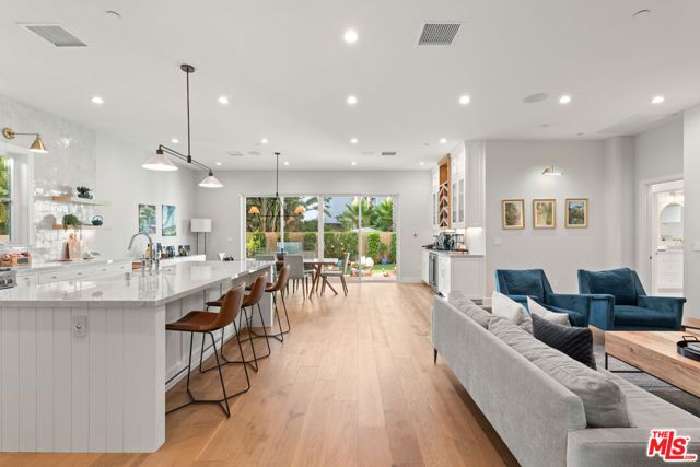 5501 W 76th Street, Los Angeles, CA 90045