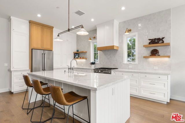 5501 W 76th Street, Los Angeles, CA 90045