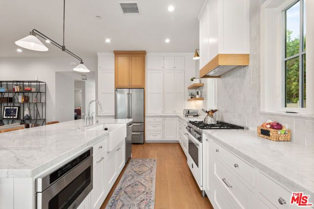 5501 W 76th Street, Los Angeles, CA 90045