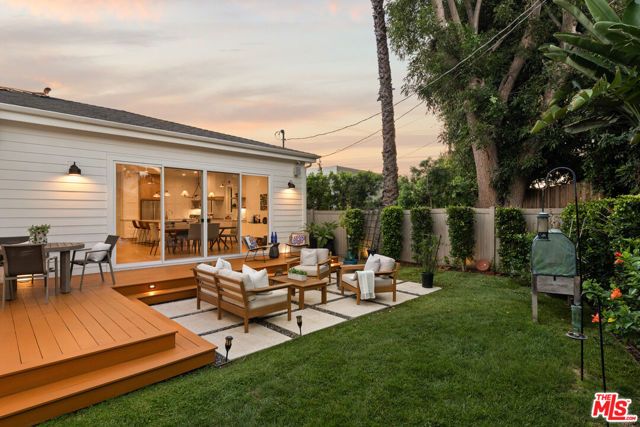 5501 W 76th Street, Los Angeles, CA 90045