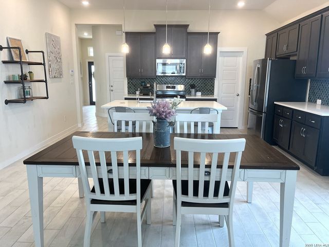 3739 Canby Oak, Seguin, TX 78155