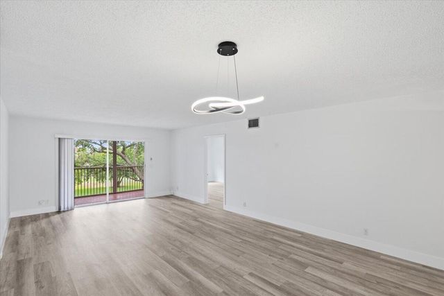 700 SW 128th Avenue 310c, Pembroke Pines, FL 33027