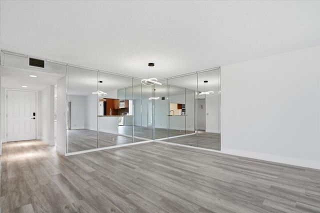 700 SW 128th Avenue 310c, Pembroke Pines, FL 33027