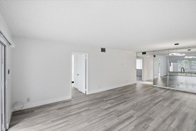 700 SW 128th Avenue 310c, Pembroke Pines, FL 33027