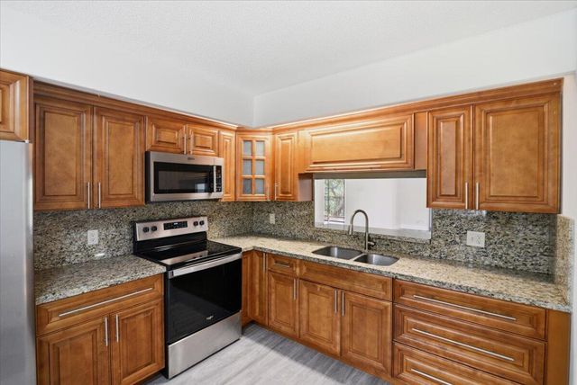 700 SW 128th Avenue 310c, Pembroke Pines, FL 33027