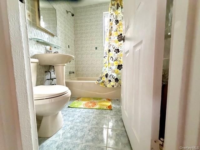 67-20 218 Street Lower, Bayside, NY 11364