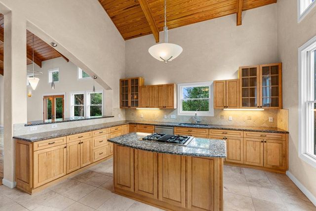 10200 Birdlip CIR, Austin, TX 78733