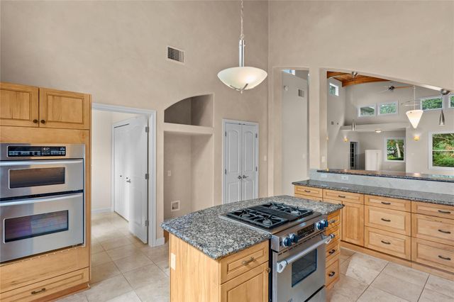 10200 Birdlip CIR, Austin, TX 78733