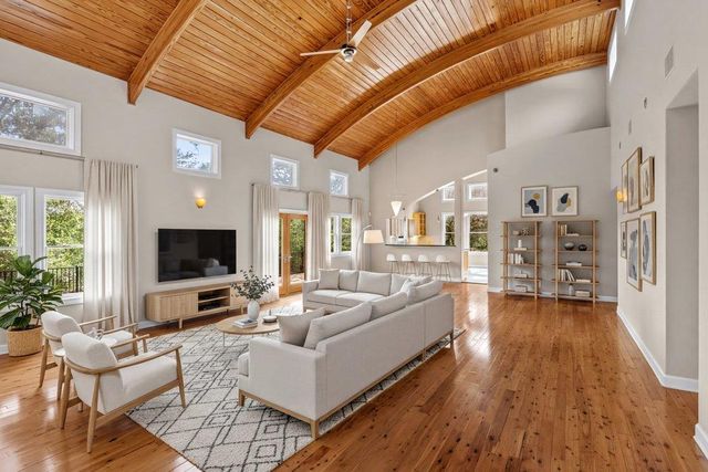 10200 Birdlip CIR, Austin, TX 78733