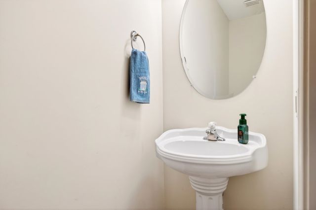 355 HOOVER RD, Woodstock, VA 22664