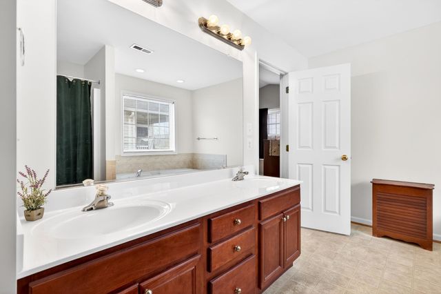 355 HOOVER RD, Woodstock, VA 22664