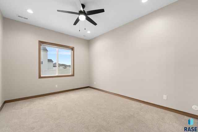 5412 W Liberator Cir Circle, Sioux Falls, SD 57107