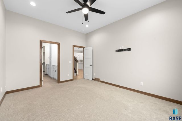 5412 W Liberator Cir Circle, Sioux Falls, SD 57107