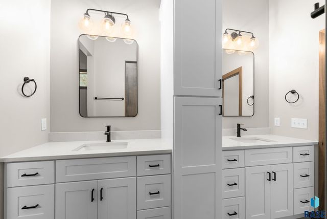 5412 W Liberator Cir Circle, Sioux Falls, SD 57107