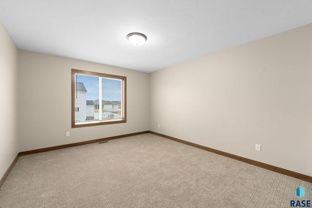 5412 W Liberator Cir Circle, Sioux Falls, SD 57107