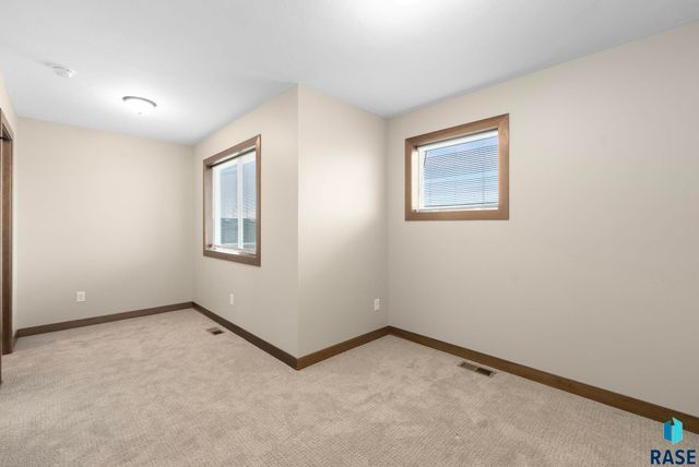 5412 W Liberator Cir Circle, Sioux Falls, SD 57107