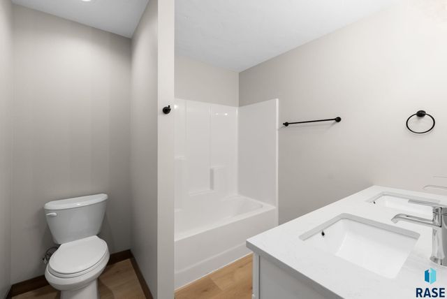 5412 W Liberator Cir Circle, Sioux Falls, SD 57107