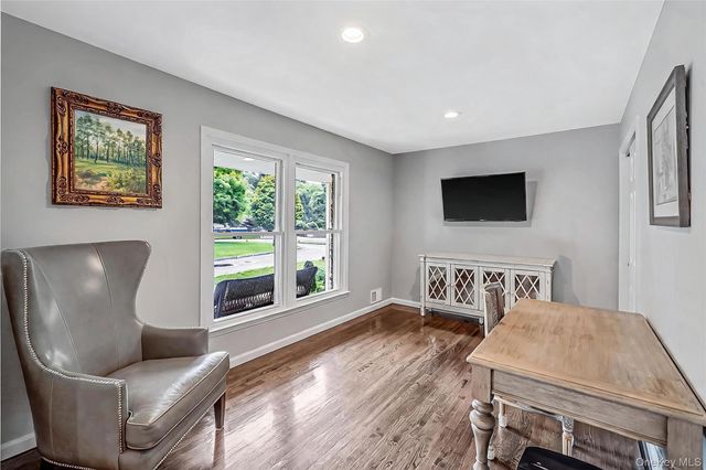 10 Williamsburg Drive, Northport, NY 11768