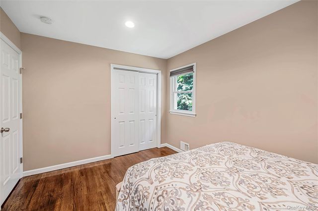 10 Williamsburg Drive, Northport, NY 11768