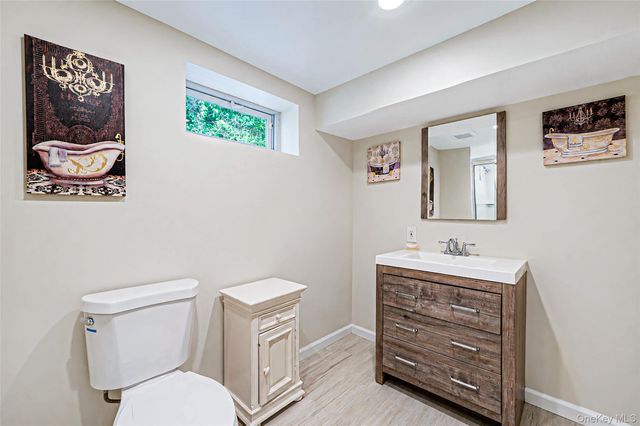 10 Williamsburg Drive, Northport, NY 11768