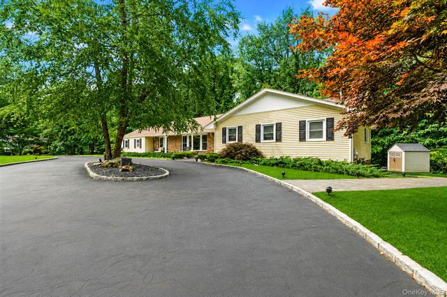 10 Williamsburg Drive, Northport, NY 11768
