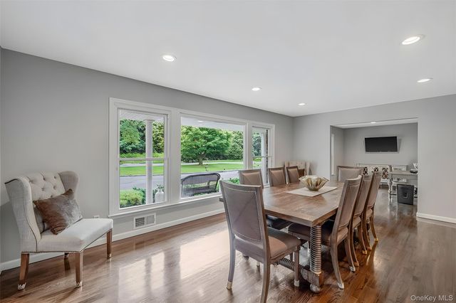 10 Williamsburg Drive, Northport, NY 11768