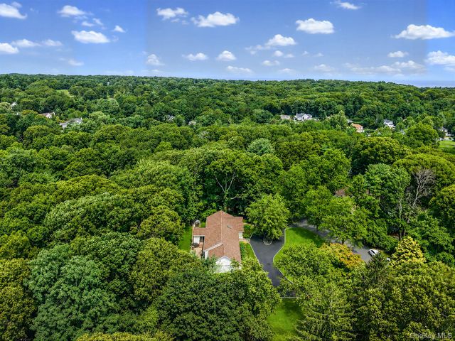 10 Williamsburg Drive, Northport, NY 11768