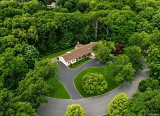 10 Williamsburg Drive, Northport, NY 11768