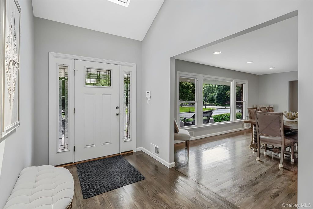 10 Williamsburg Drive, Northport, NY 11768 — photo 4