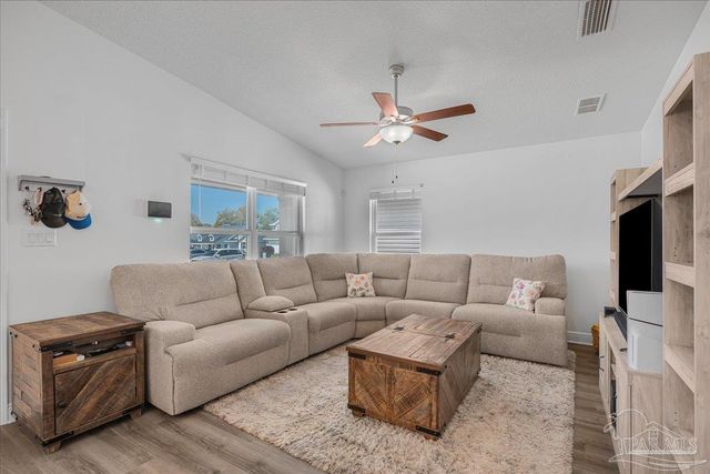 6292 Cardinal Cove Ln, Pensacola, FL 32504