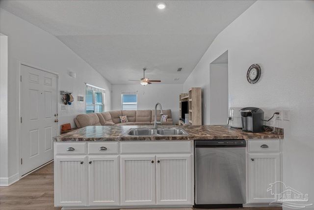 6292 Cardinal Cove Ln, Pensacola, FL 32504