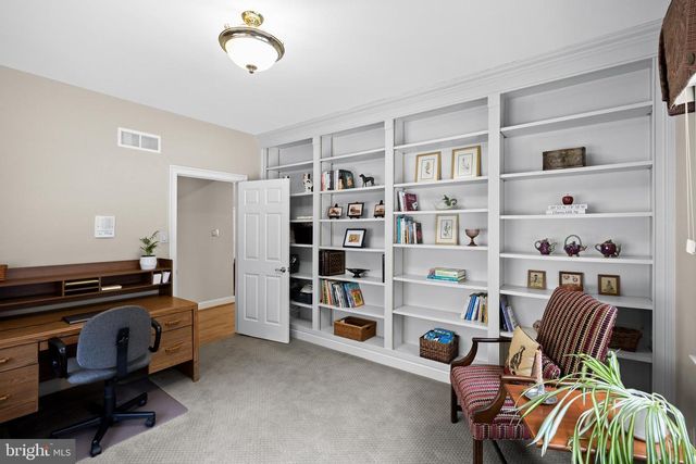 26 CARRIAGE HOUSE CT, Cherry Hill, NJ 08003