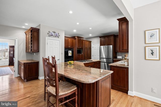 26 CARRIAGE HOUSE CT, Cherry Hill, NJ 08003