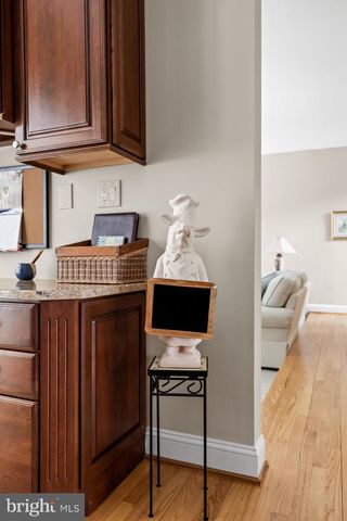 26 CARRIAGE HOUSE CT, Cherry Hill, NJ 08003