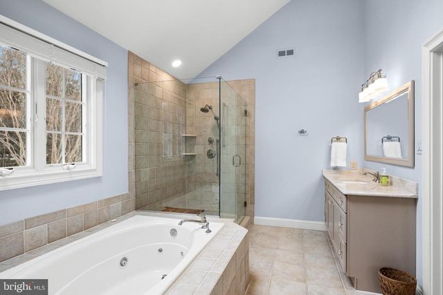 26 CARRIAGE HOUSE CT, Cherry Hill, NJ 08003